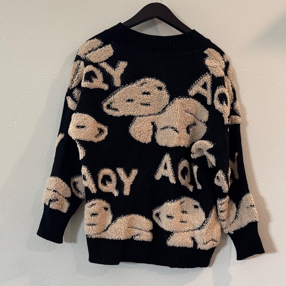 Black and Cream V-Neck Sweater - Picture 4 of 6